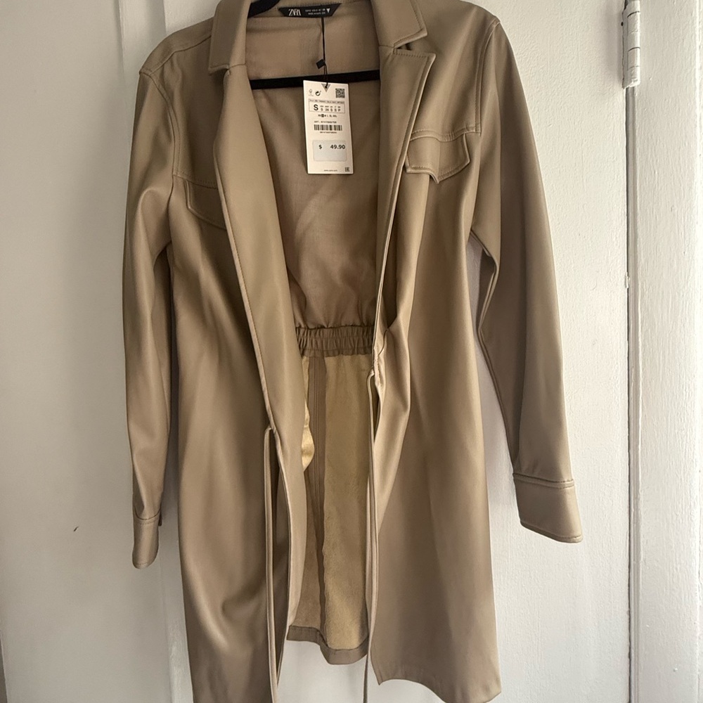 Zara Tan Trench Coat Lightweight and Versatile